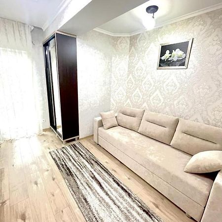 Large Apartment !!!Ciuflea Str. Chisinau Exterior photo