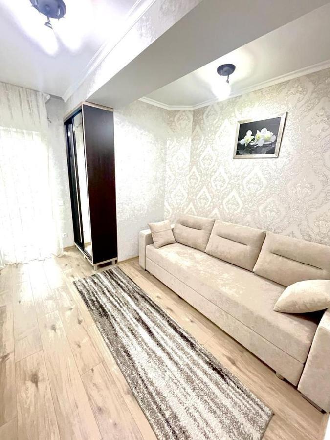 Large Apartment !!!Ciuflea Str. Chisinau Exterior photo